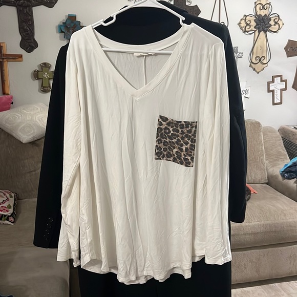 Zenana Outfitters Tops - NWOT ZENANA BLOUSE SIZE 1X